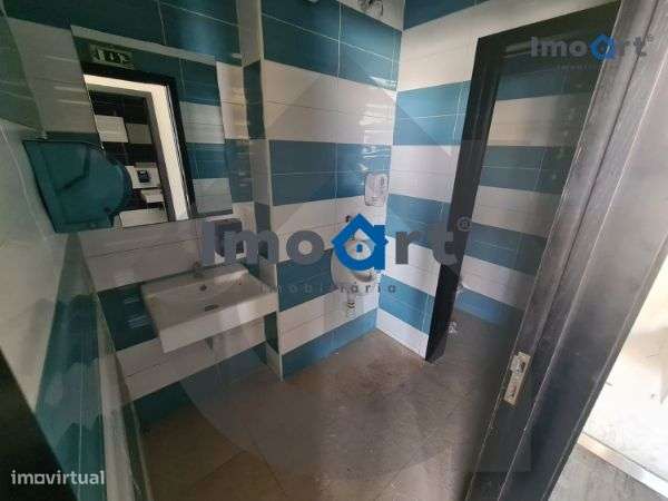 Excelente Oportunidade de construir o seu negocio em Ermesinde!!!-8