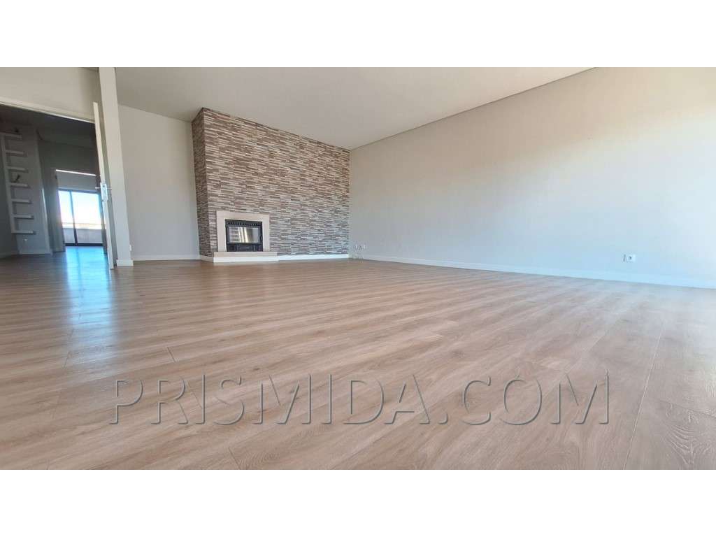 Duplex T4+office Renovado | Bi-Familiar | Terraço c/Churrasqueira-9