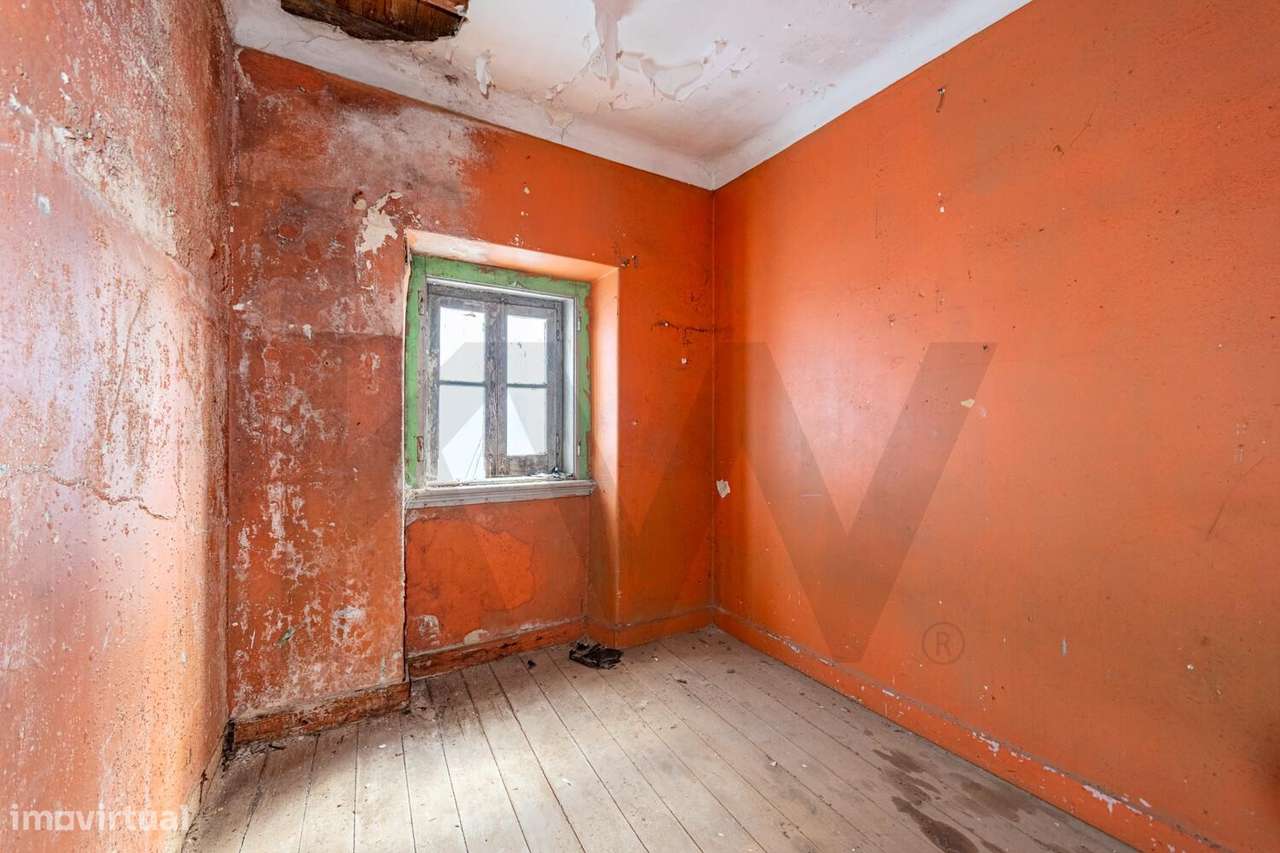 PRÉDIO EM RUÍNA c/ 3 APARTAMENTOS - 230 M2 - CANEÇAS - Odivelas-10
