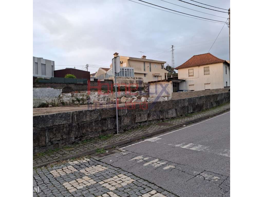 Terreno com 1260 m² em Vilela-3