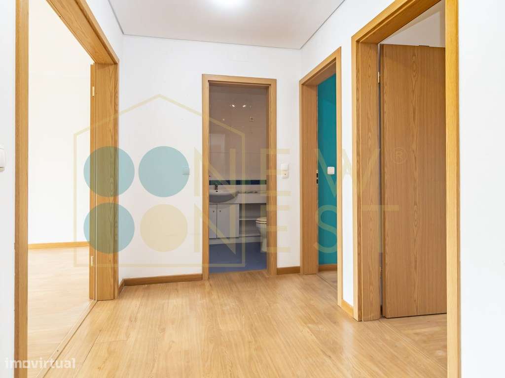 Apartamento T2 com elevador, parqueamento e arrecadação nas Manteig...-7