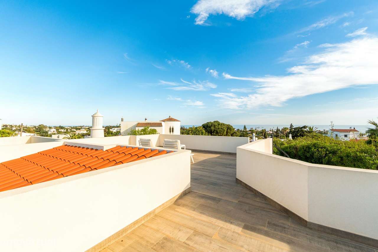Deslumbrante moradia com piscina, terraço e vista mar-44