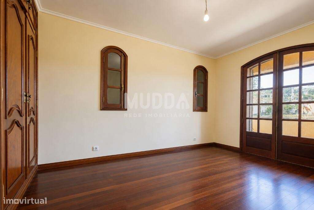 Oportunidade em Azurva – Moradia Isolada com Grande Terreno!-24