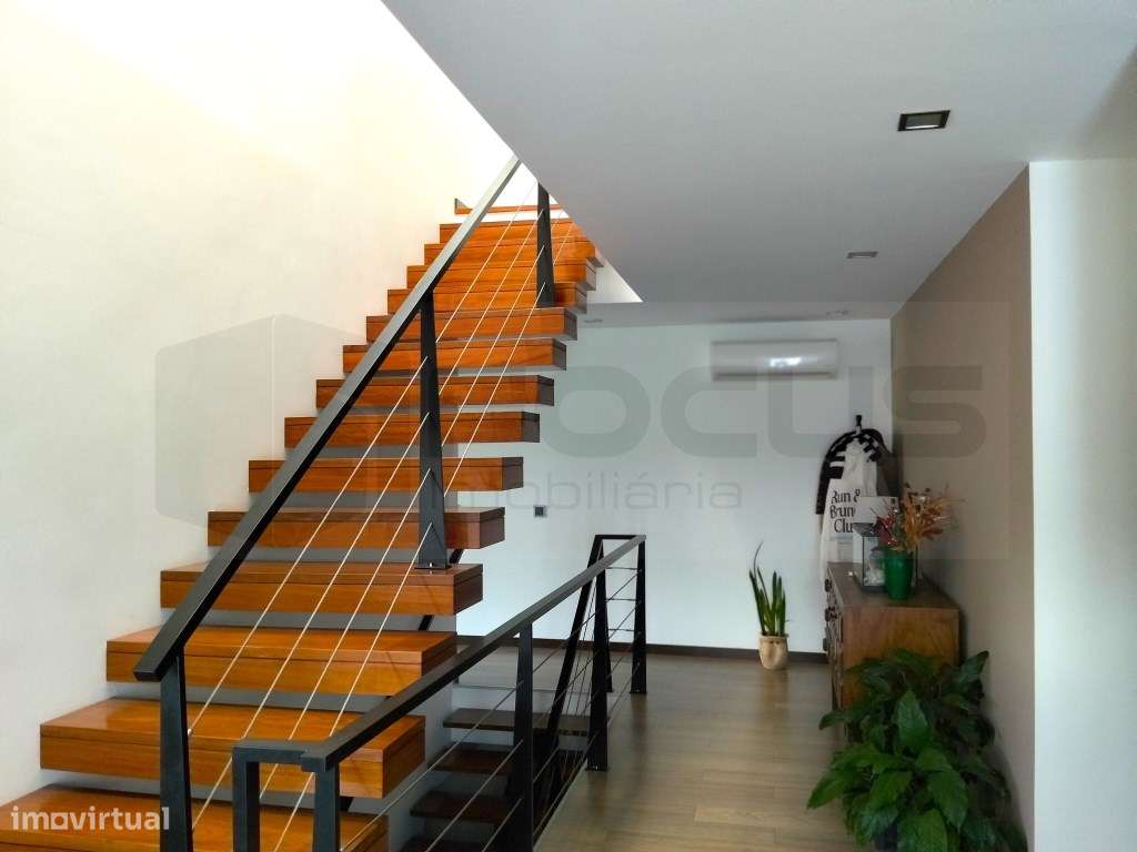 Moradia T4 de arquitetura contemporânea, às portas da cidade - AVEIRO-12