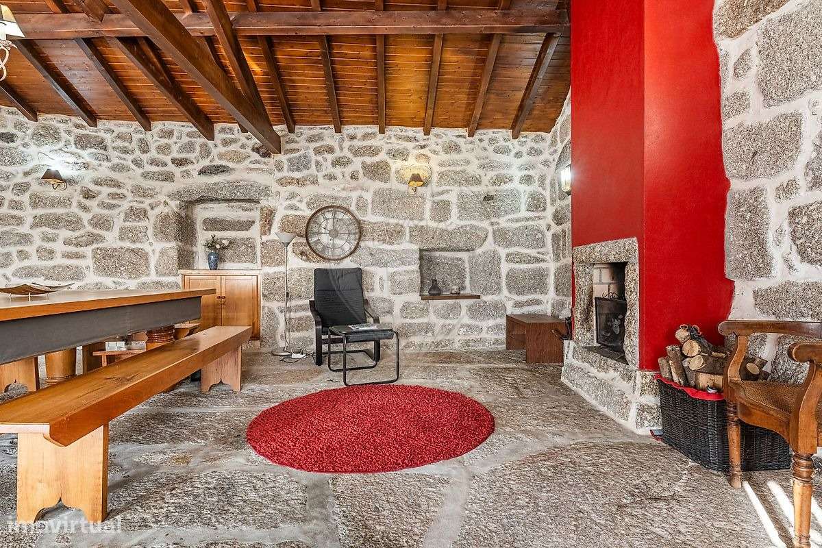 Moradia T4 em pedra totalmente renovada situada em condomínio privado - Grande imagem: 4/42