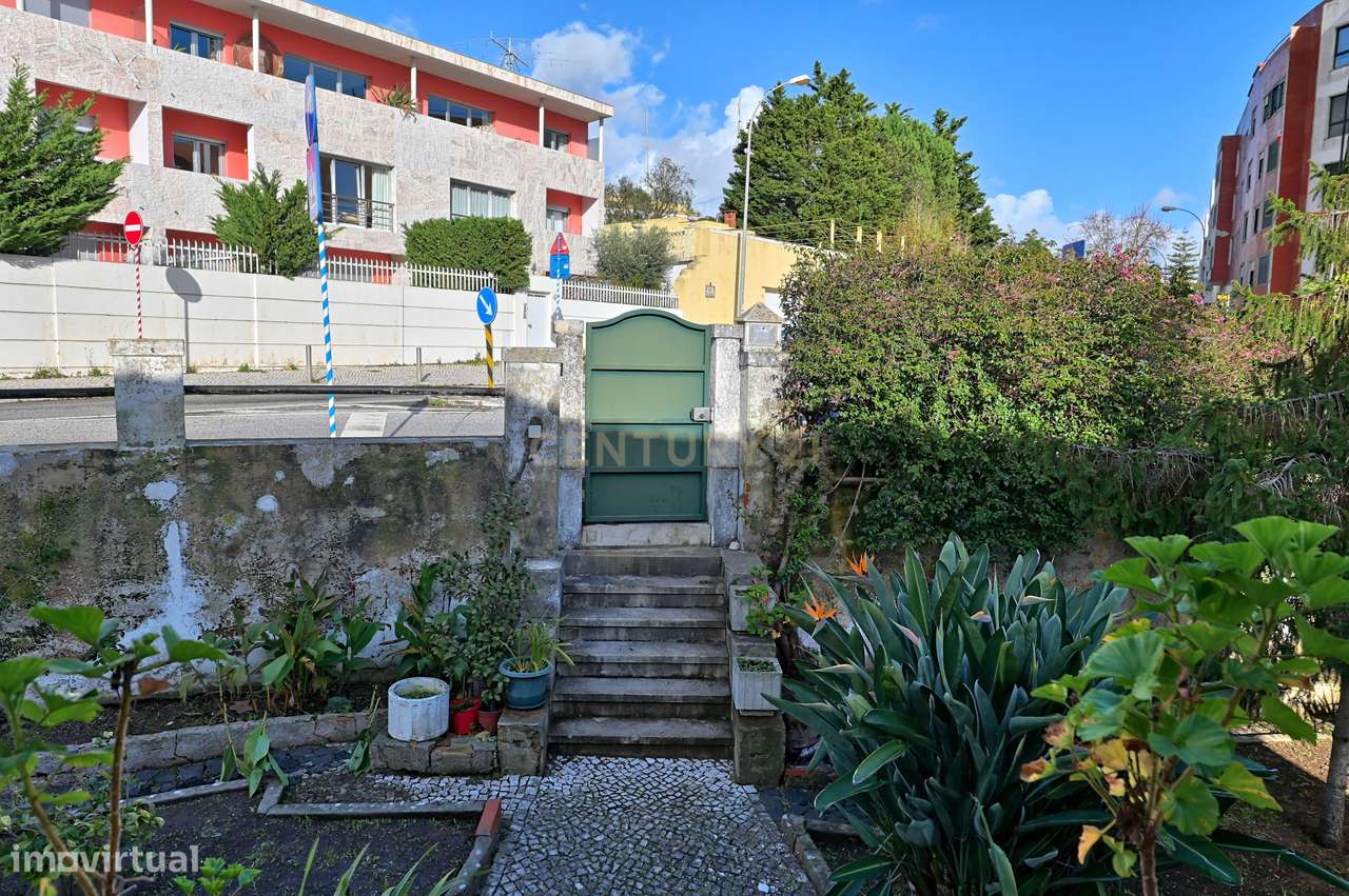 Oportunidade Única em Carnaxide | Terreno + Moradia com Elevado Potenc - Grande imagem: 4/38