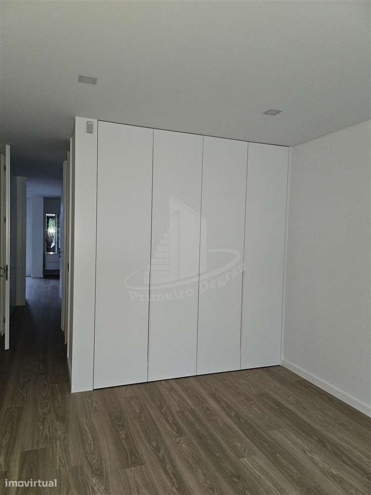 Moradia de gaveto em Santa Lucrécia-5