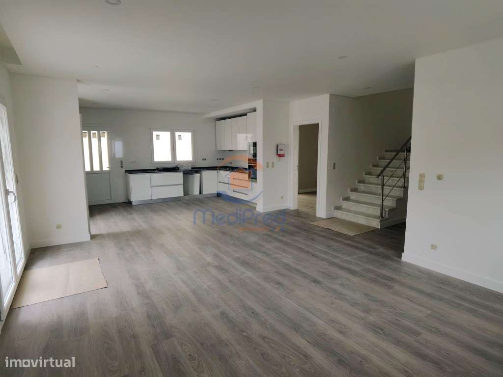 Moradia T4+1 com Piscina | Vale Pequeno, Pontinha - Grande imagem: 2/20