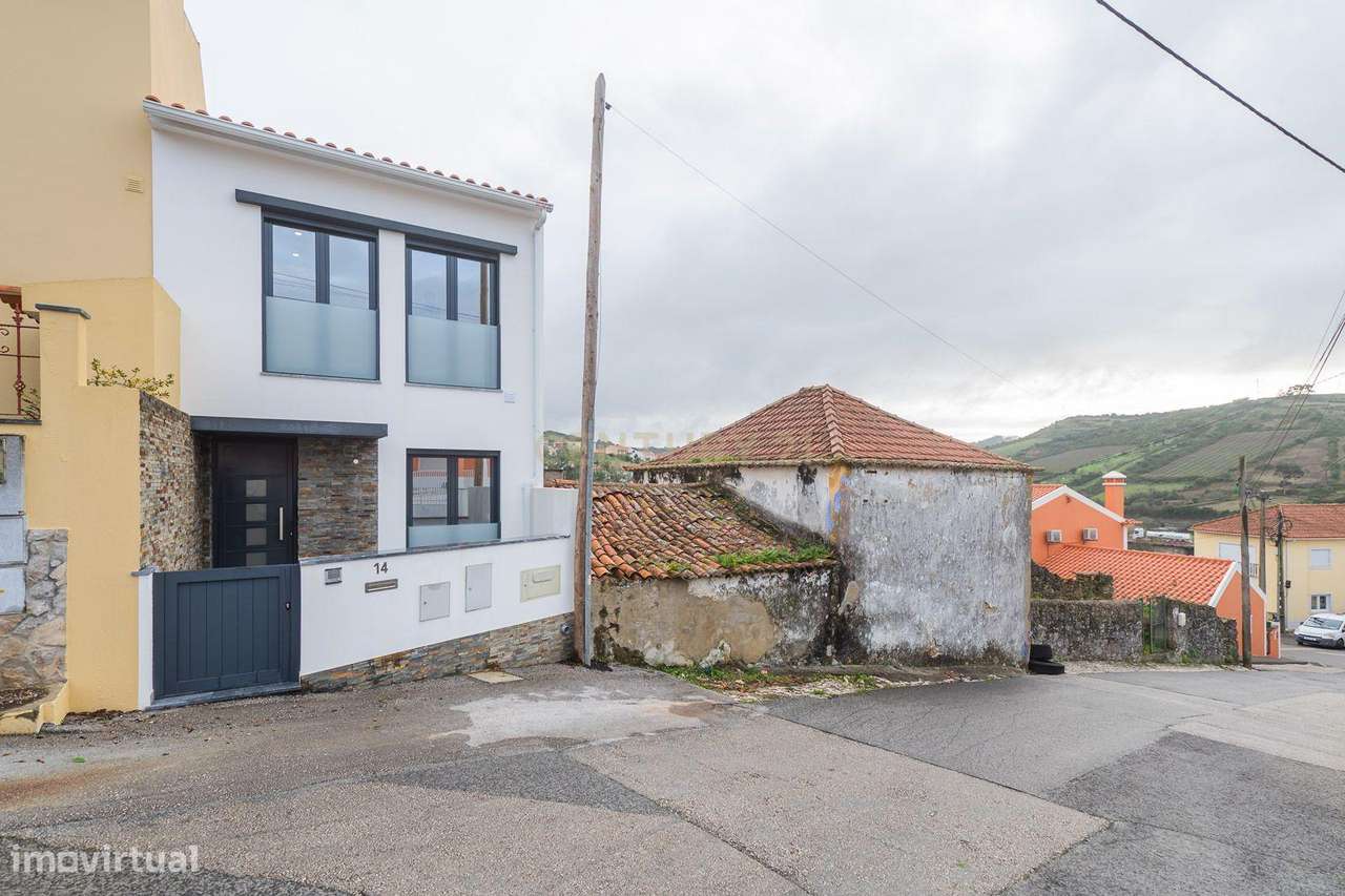 Moradia T3 localizada na aldeia de Cheleiros - Mafra-38
