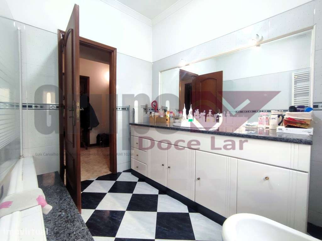 Moradia Isolada T5 com Garagem e anexo em Quinta do Conde-20