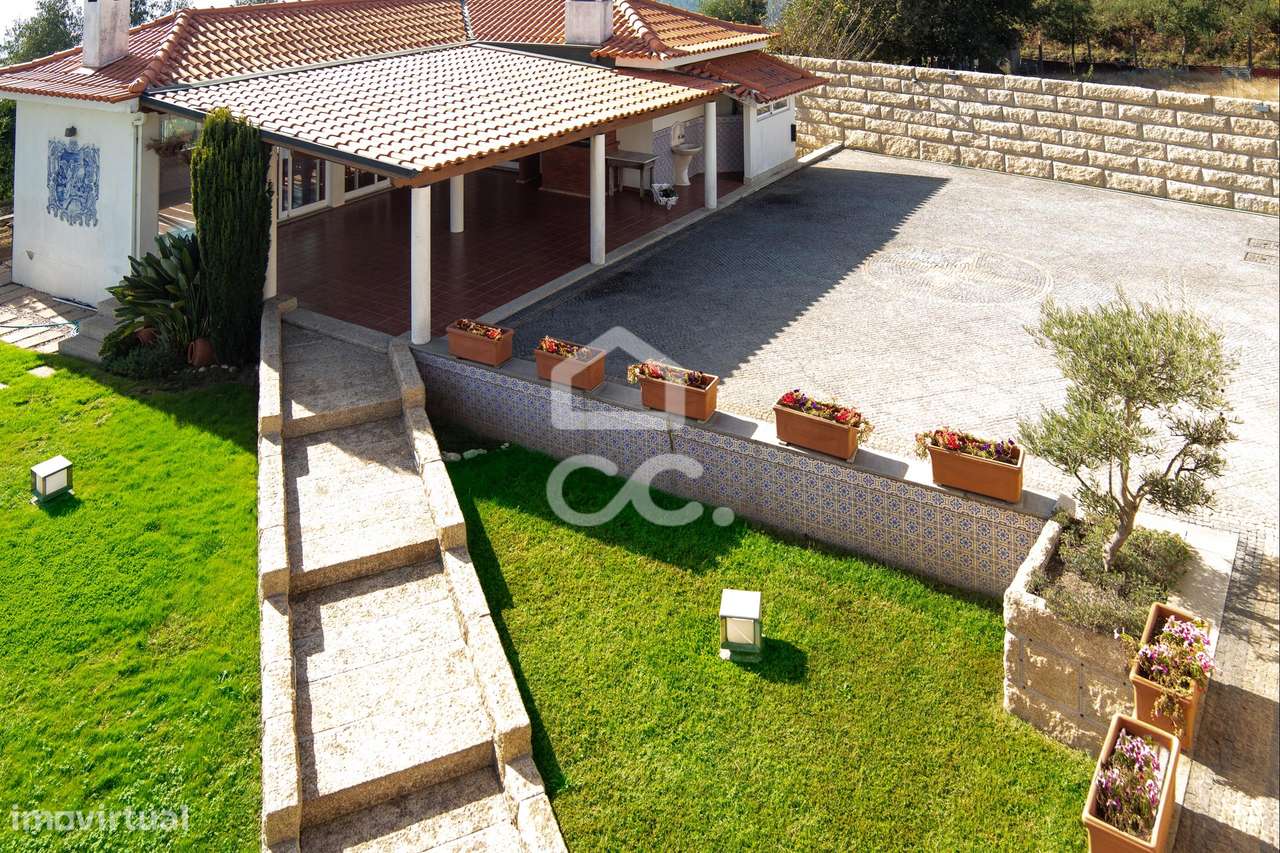 Moradia T6 com piscina e vistas-9