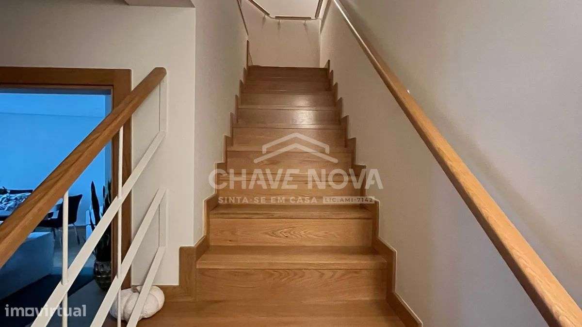 Apartamento T4 Duplex de Excelência – Paranhos-10