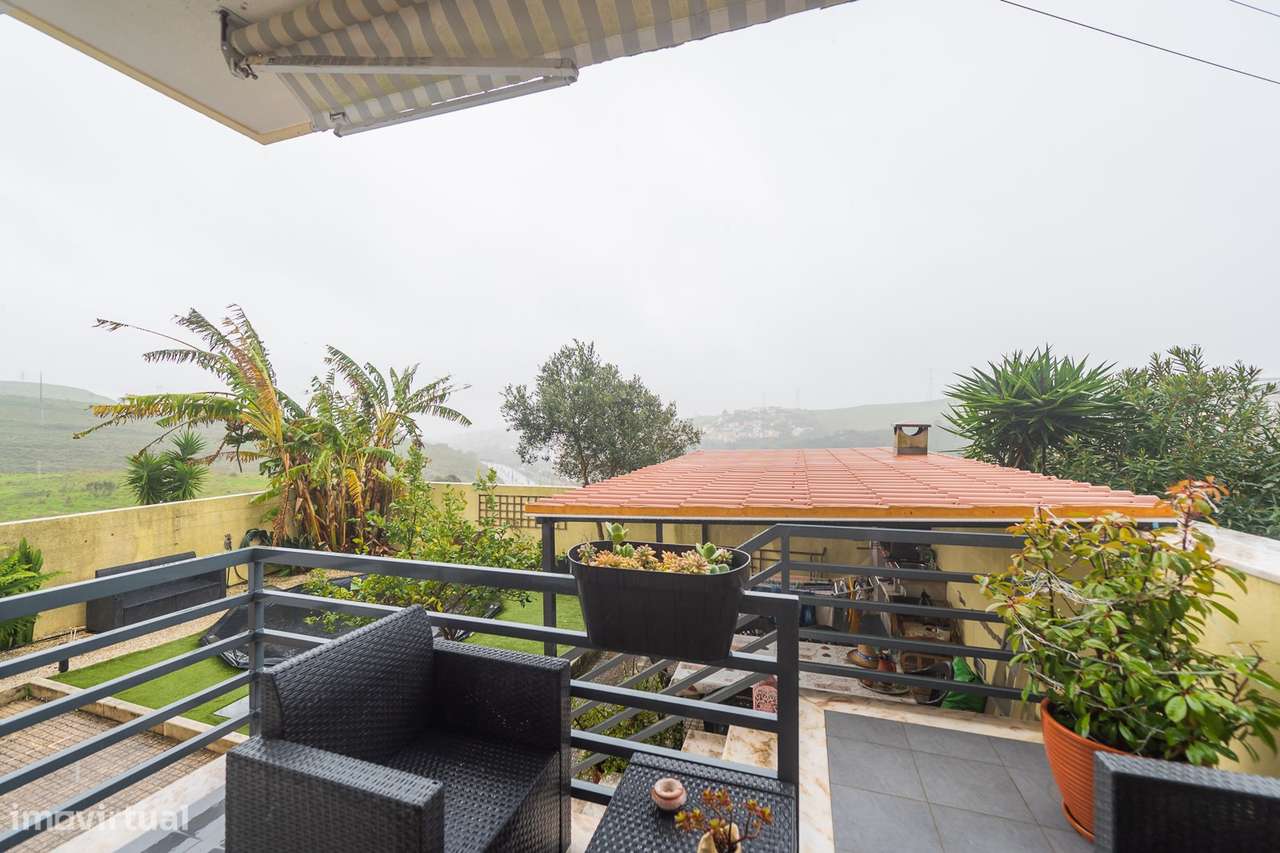 Moradia T-4+1 em Agualva Cacém-21