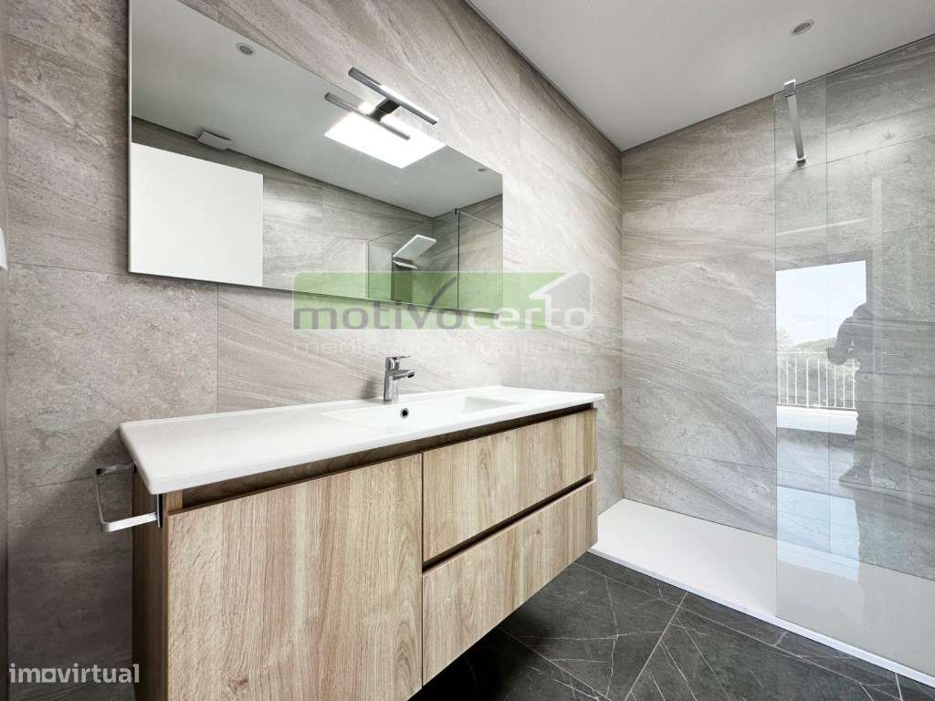 Moradia T3 Nova com Piscina e Garagem. Viva com Conforto em Leceia,...-18