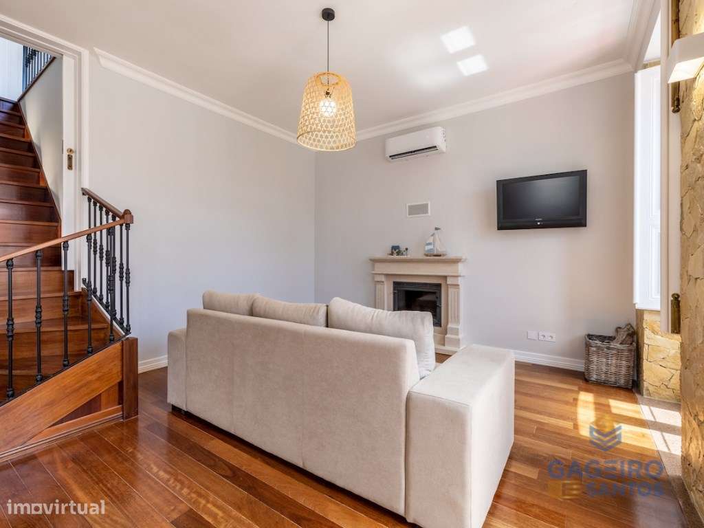 Apartamento Único com Charme Histórico e Conforto Moderno a Passos ...-5