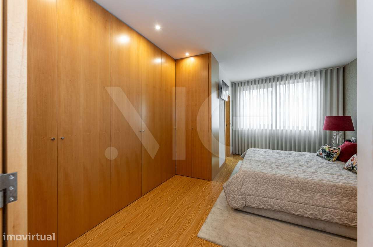 Moradia T3 com pátio, anexos e garagem em Paranhos - Porto-22