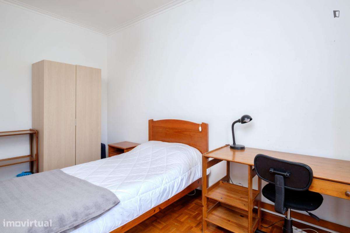 Quarto - localizado em Conchada Coimbra - Grande imagem: 3/10