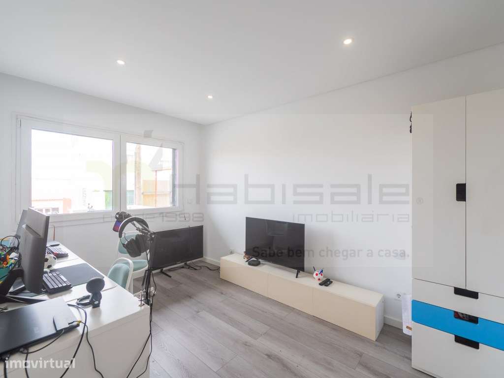 Moradia T4+1 moderna em Vale Grande, Odivelas-34