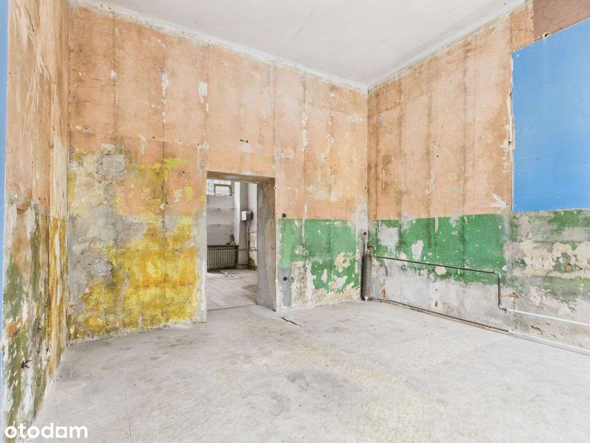 Lokal z dużą witryną do remontu-2
