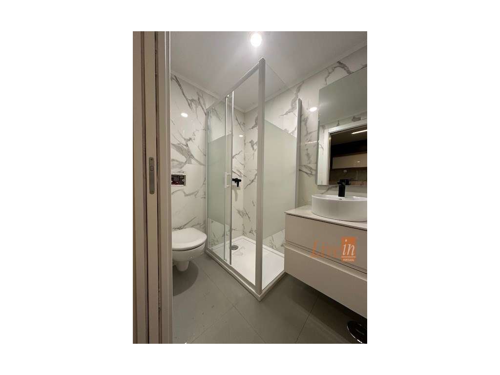 Arrecadação Transformada em T2 no Centro da Ericeira - Grande imagem: 5/15