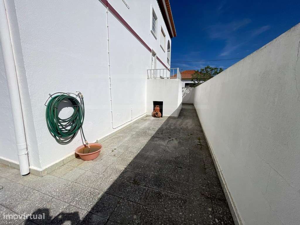 Moradia T4+3 com garagem, terraço e logradouro nas Ermidas-Sado-32