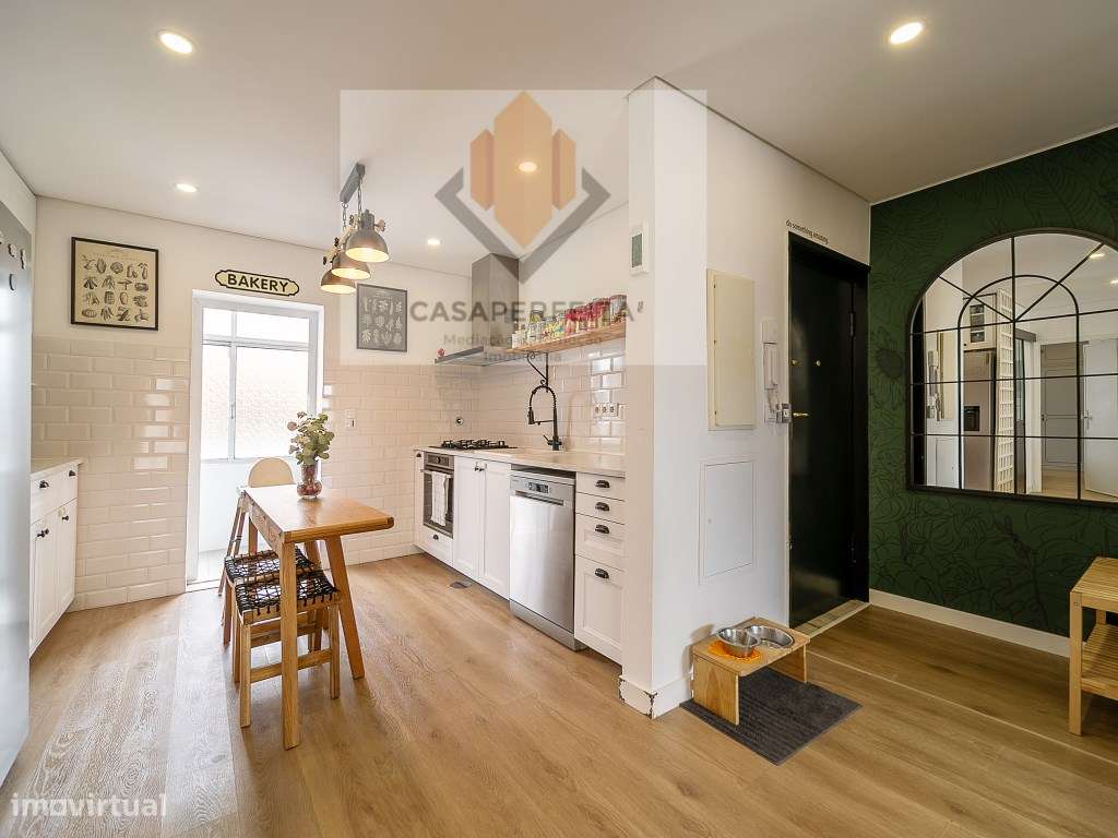 Apartamento T3 Renovado com Varandas, Lugar Garagem e Arrumo - Cent...-8