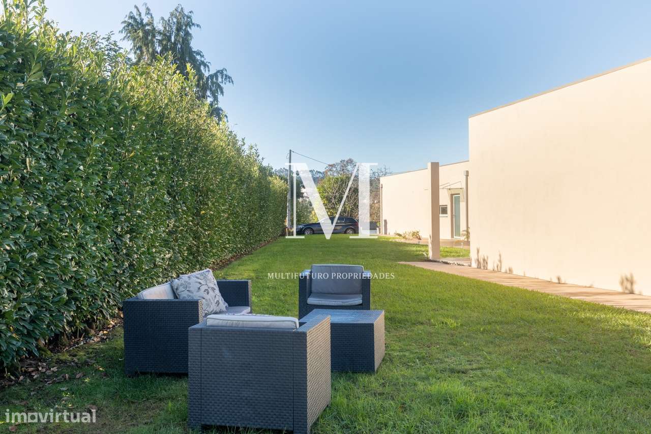Famalicão | Propriedade T3+1 Térrea | 1.500 m² | Piscina | Jardim | LU-48