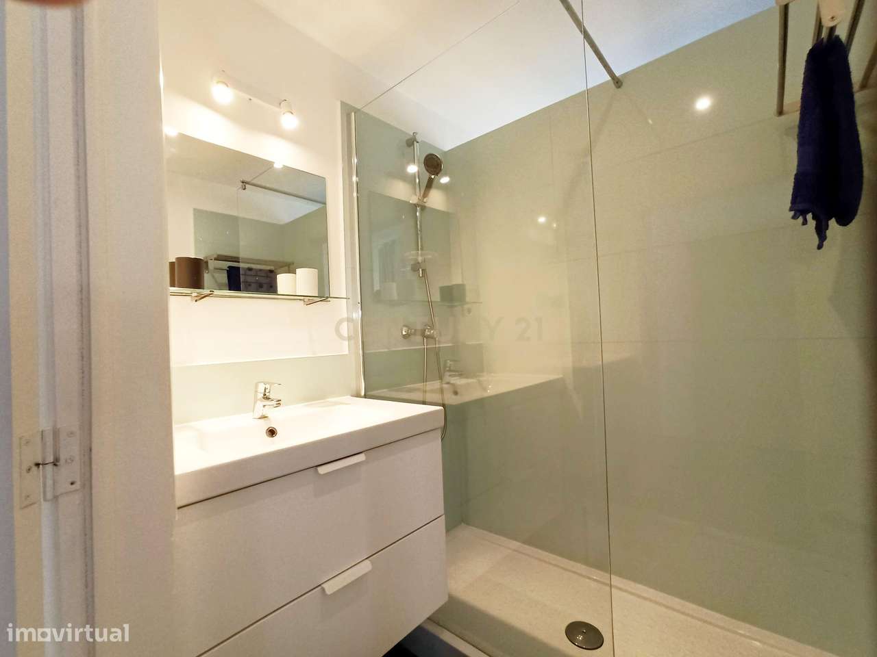 Apartamento com terraço e vista junto ao jardim do Torel-20