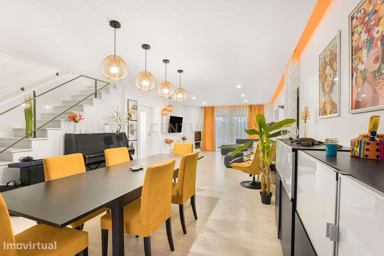 Qualidade de Vida e Bom Gosto nos Jardins de Santiago - 4 Quartos e 3-3