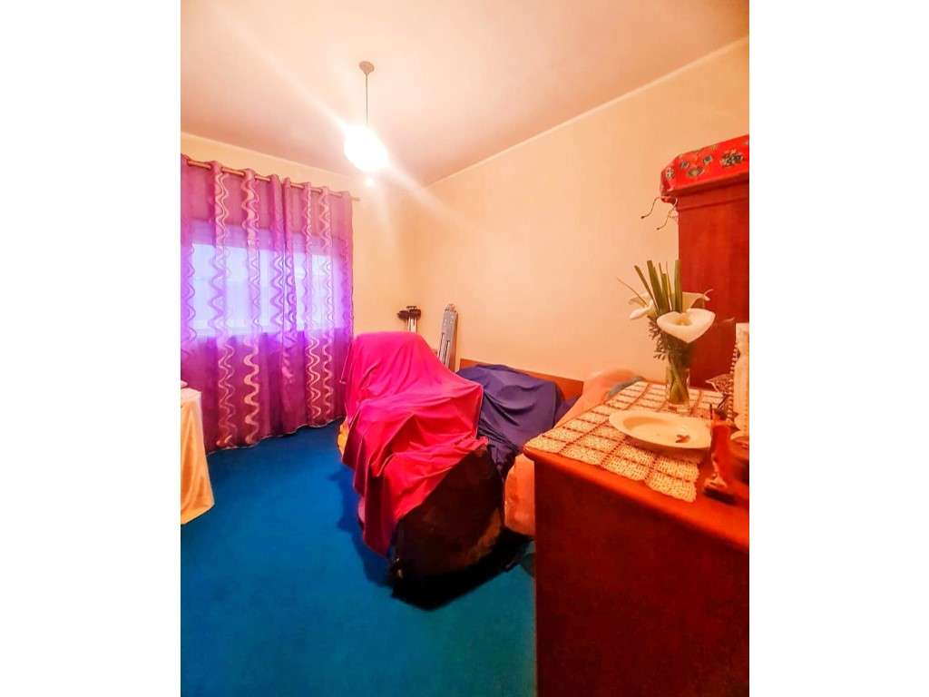 Moradia V4/T4 rés do chão e isolada em Guifões- Porto-14