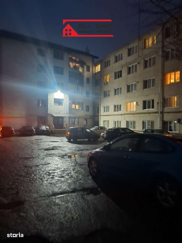 De vânzare apartament de 2 camere + bucătărie Strada Lombului-0
