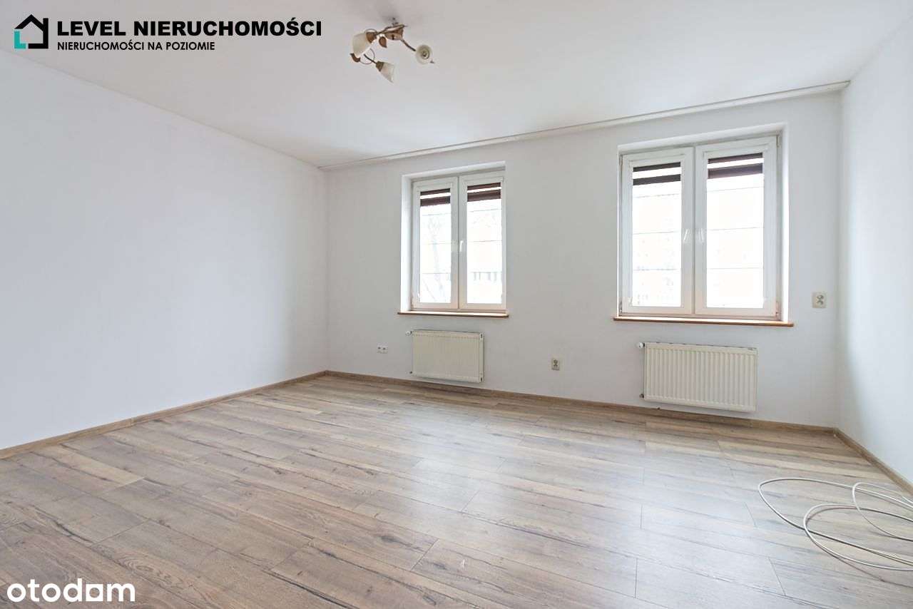 Przestronne mieszkanie dwupokojowe-0