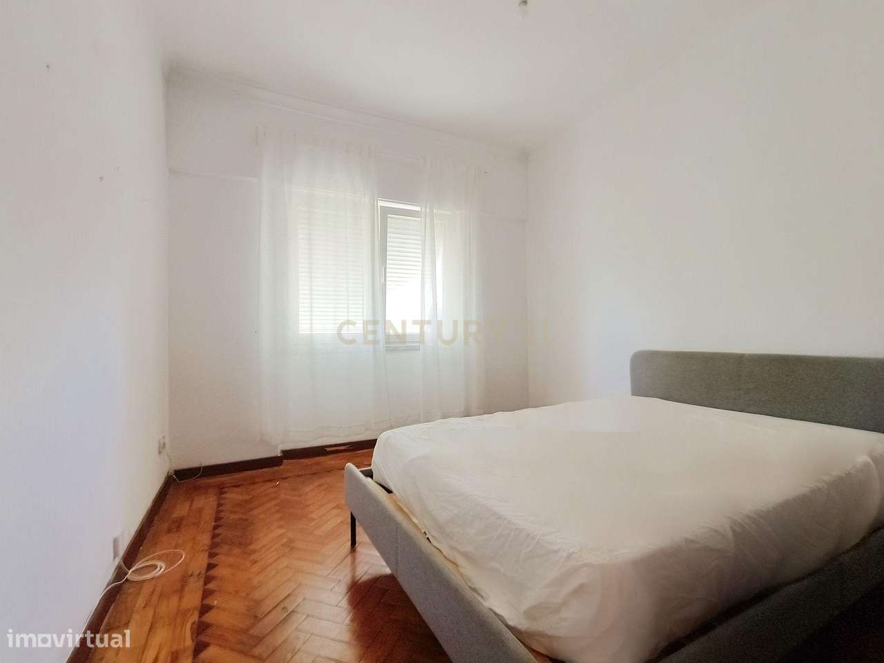 Apartamento T3, 2 WC, na Madre de Deus, para remodelar - Grande imagem: 2/16