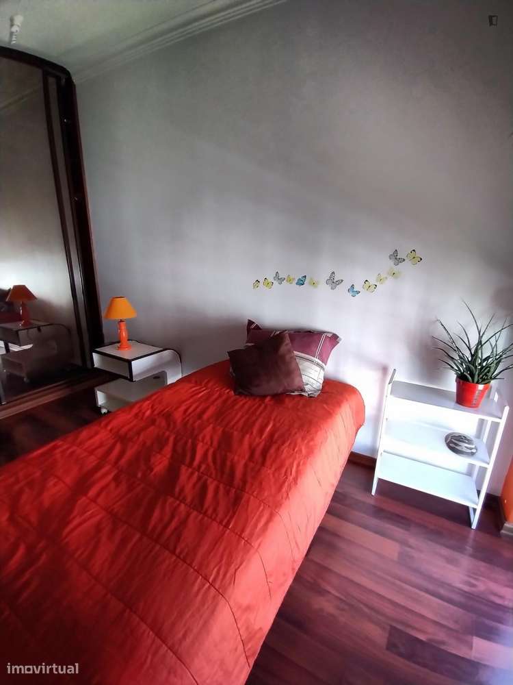 Quarto - localizado em Benfica Lisbon - Grande imagem: 3/10