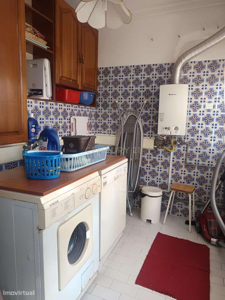 Apartamento T3 mobildo e equipado, com garagem à Rua do Brasil . - Grande imagem: 5/15