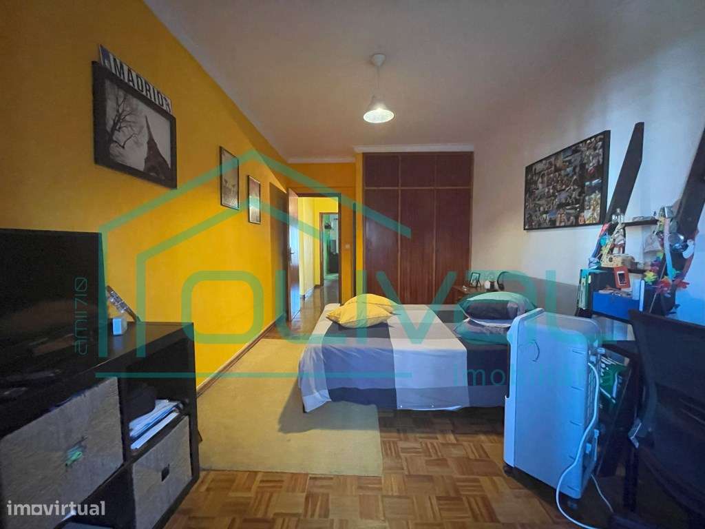 RESERVADO Apartamento T4 transformado em T3-25
