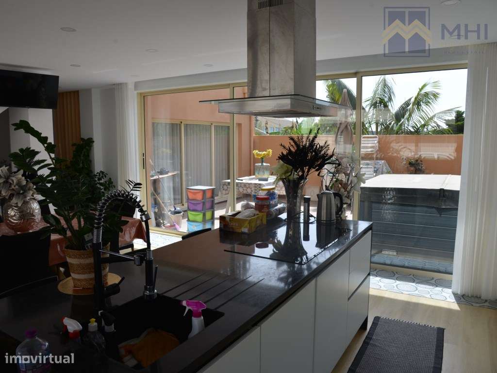 Excelente moradia Bifamiliar T3, a 100 metros da praia em Canidelo-17