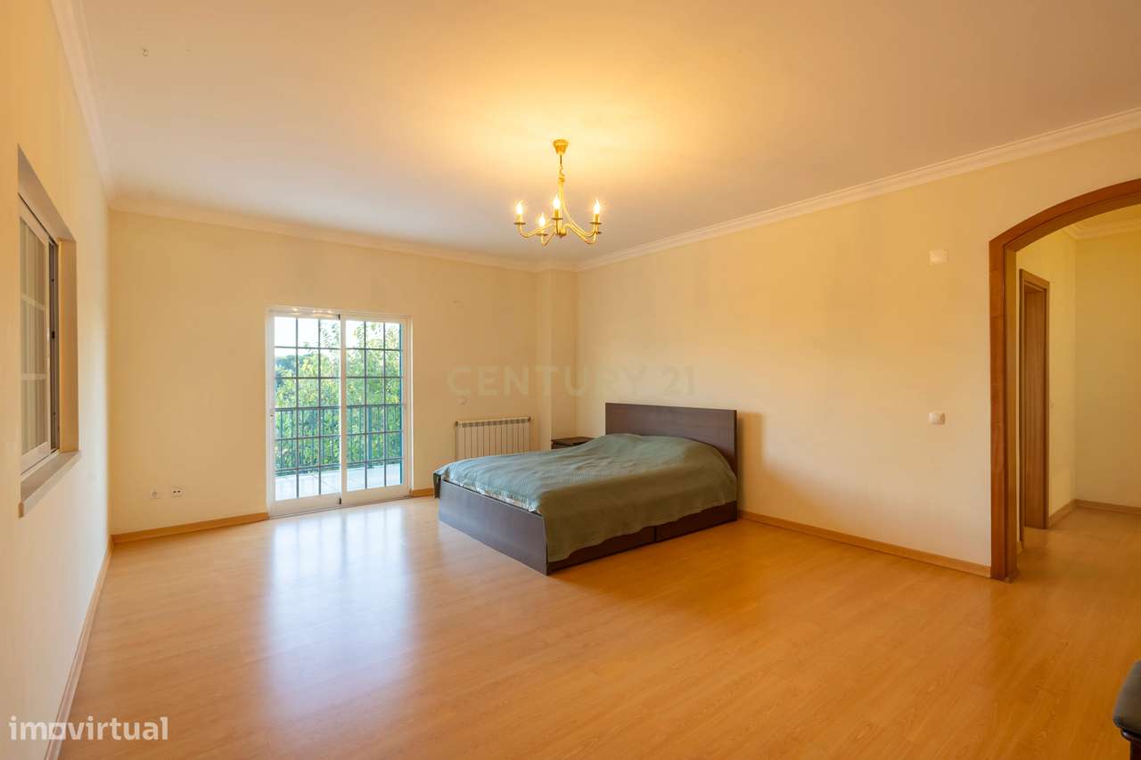 Espaço, conforto e qualidade — Moradia T4 no Vale da Rosa-19