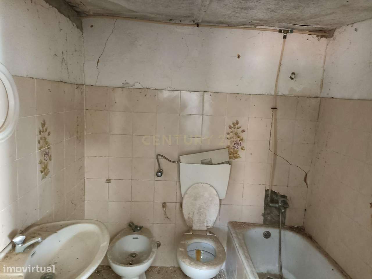 Moradia para reconstruir em zona residencial tranquila. - Grande imagem: 2/10