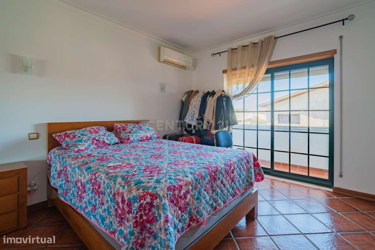 Moradia T3 com piscina em Marinha Grande, Leiria-11
