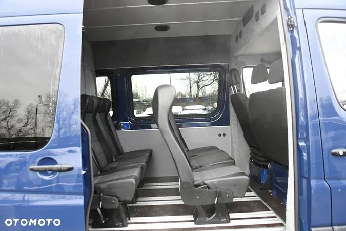 Mercedes-Benz Sprinter - 11