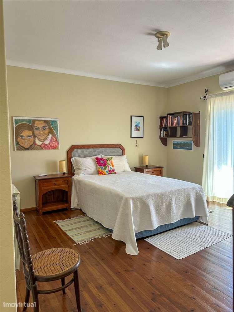 Moradia T5 com piscina e jardim a poucos metros da Praia do Alemão – A-50