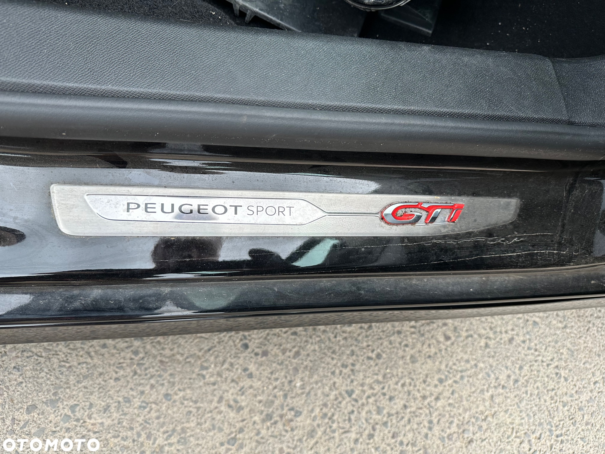 Peugeot 308 1.6 e-THP GTi by Sport S&S - 12