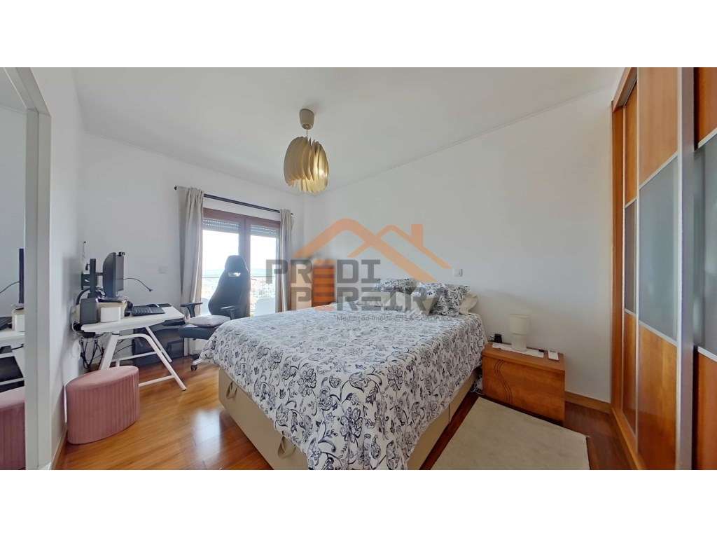Situado na Urb. Jardim da Amoreira, Exclusivo T2 com vista desafoga...-18