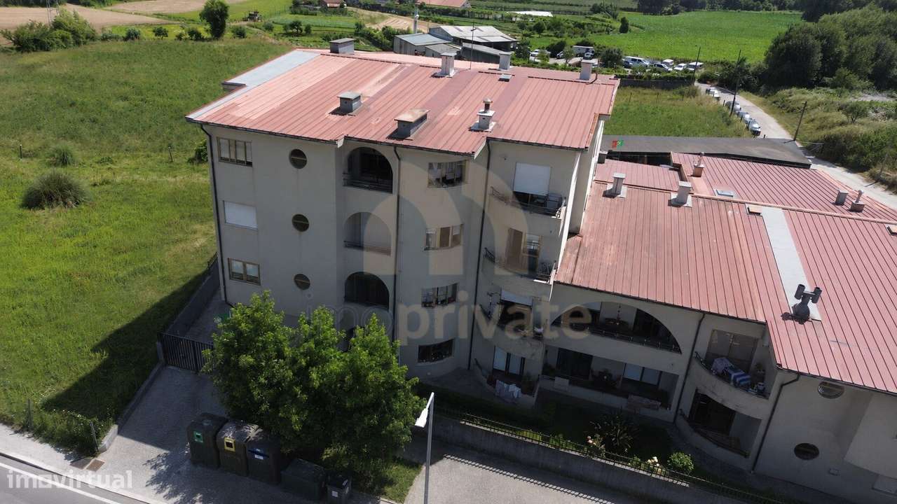 T3 Renovado com Excelente Localização em Rio Tinto-0