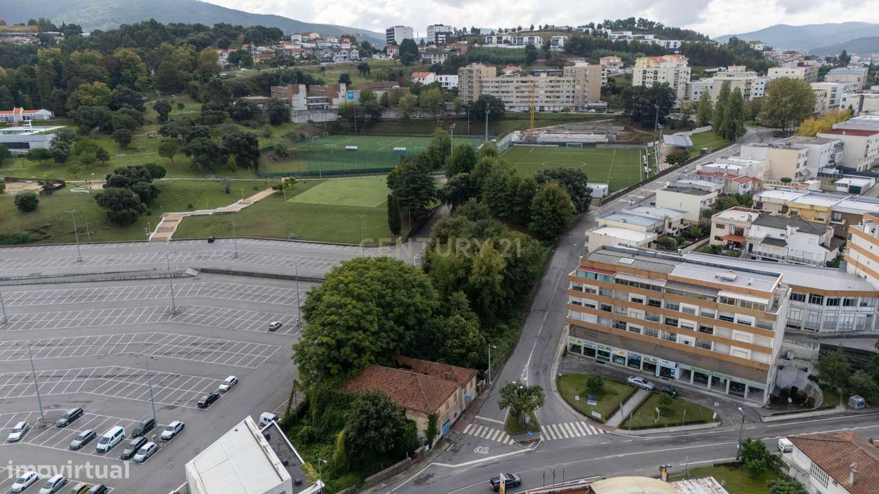 Terreno para um hotel de 70 quartos com um segundo edifício para servi-20