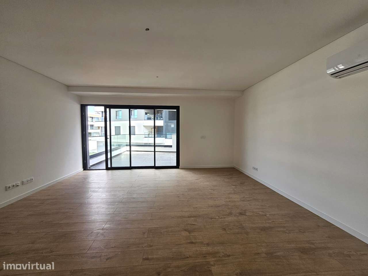 Magnifico T2 na Urbanização SkyCity-4