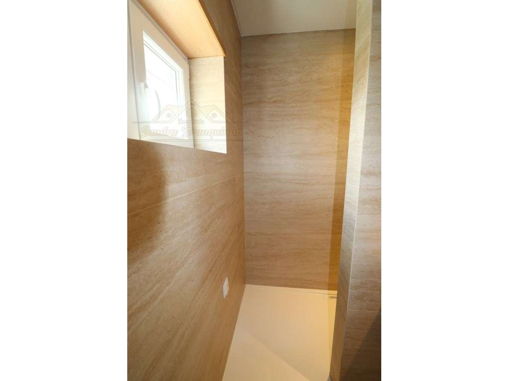 Apartamento RENOVADO(novo) com vista mar-25