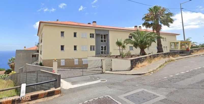 Apartamento T2 com Logradouro no Caniço