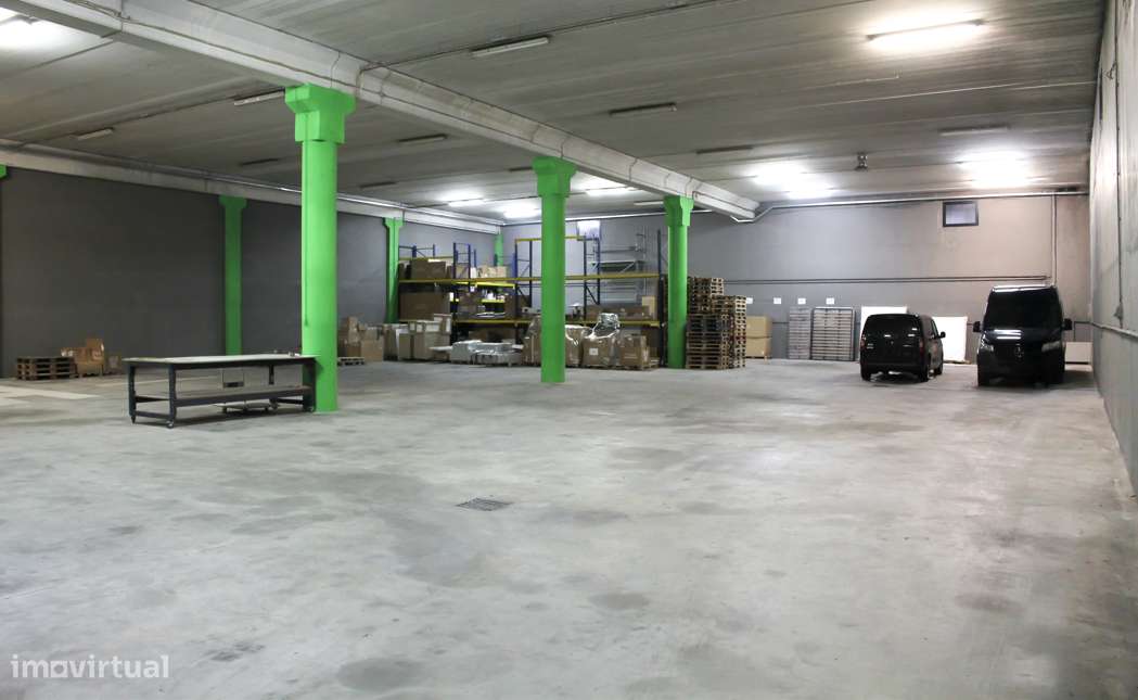 Pavilhão Industrial com Escritórios para Arrendamento - Grande imagem: 4/6